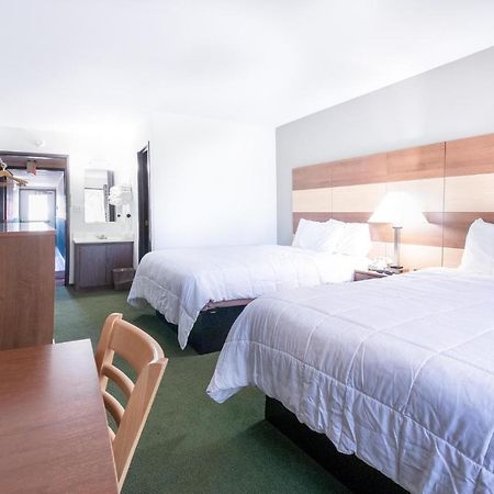 Northwoods Inn & Suites מינוקואה מראה חיצוני תמונה