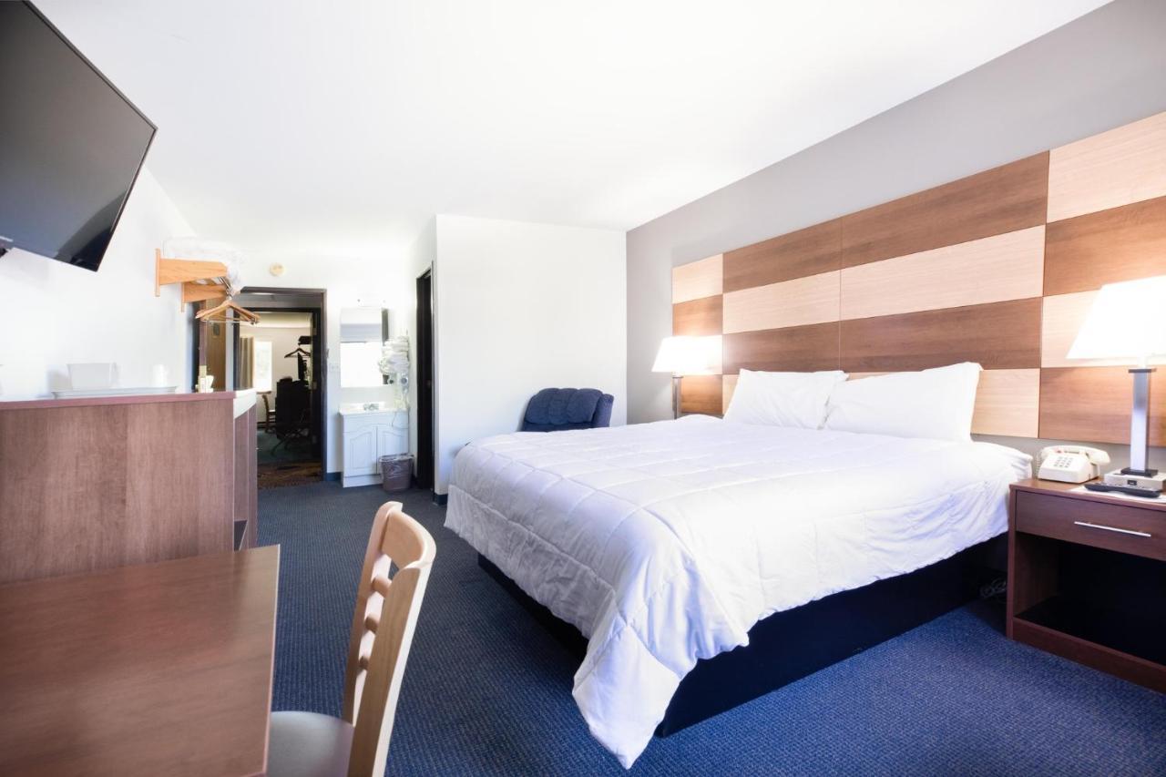 Northwoods Inn & Suites מינוקואה מראה חיצוני תמונה