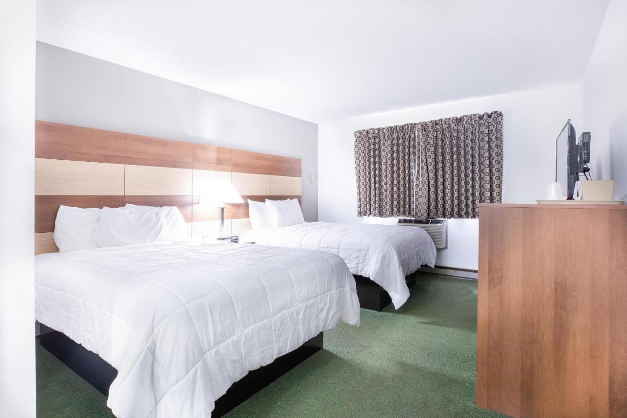 Northwoods Inn & Suites מינוקואה מראה חיצוני תמונה