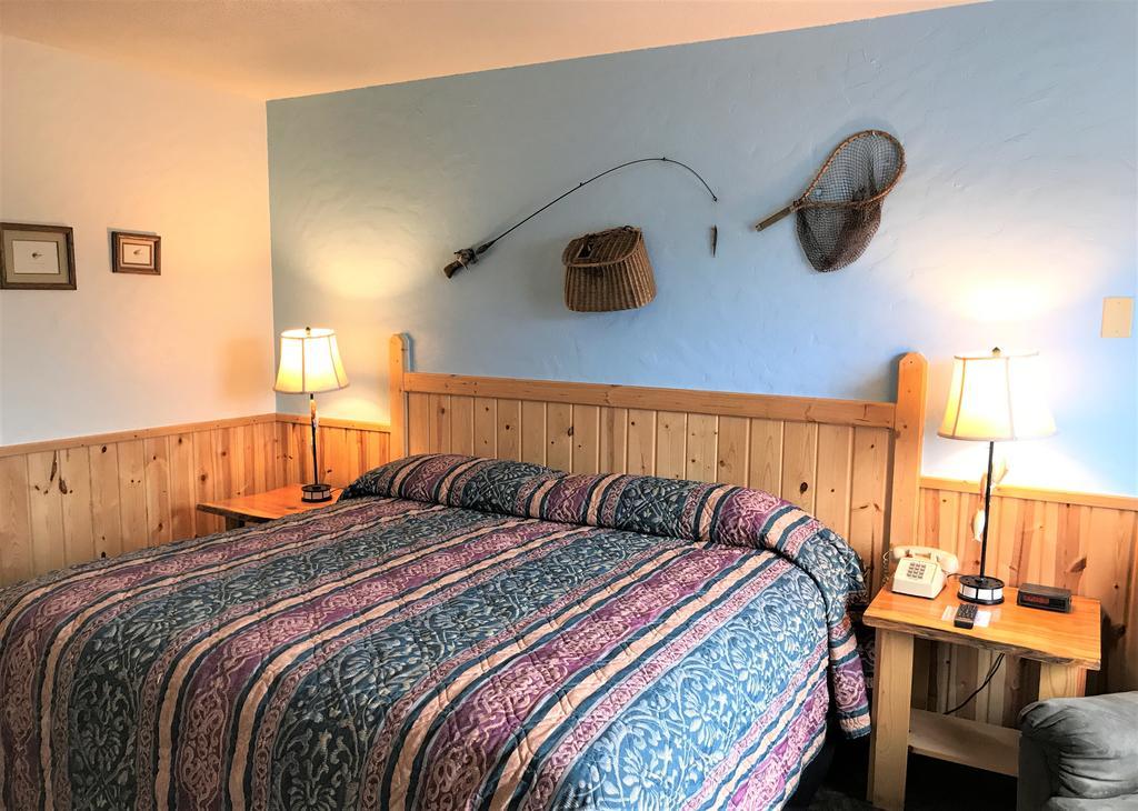 Northwoods Inn & Suites מינוקואה מראה חיצוני תמונה